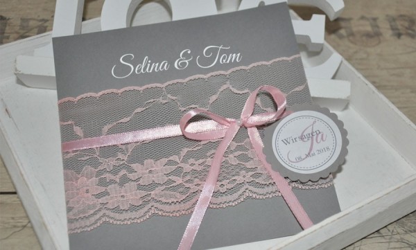 Hochzeitseinladungskarte Spitze rosa grau "Märchenwelt"